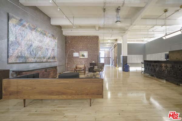 1850 E INDUSTRIAL ST