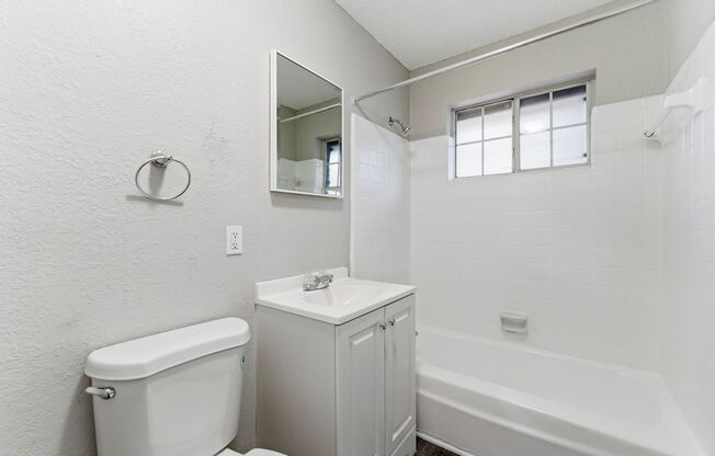 2 beds, 1 bath, 820 sqft, $1,260, Unit 3507-01