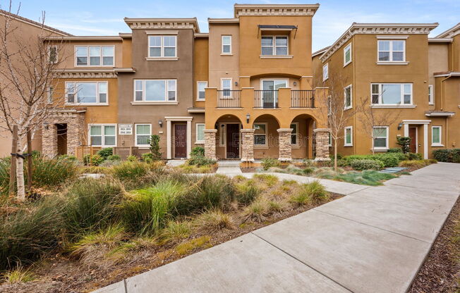 38934 LEMONGRASS WAY