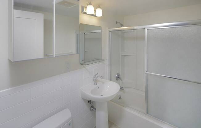 Bathroom Apartment Oxford Stoughton