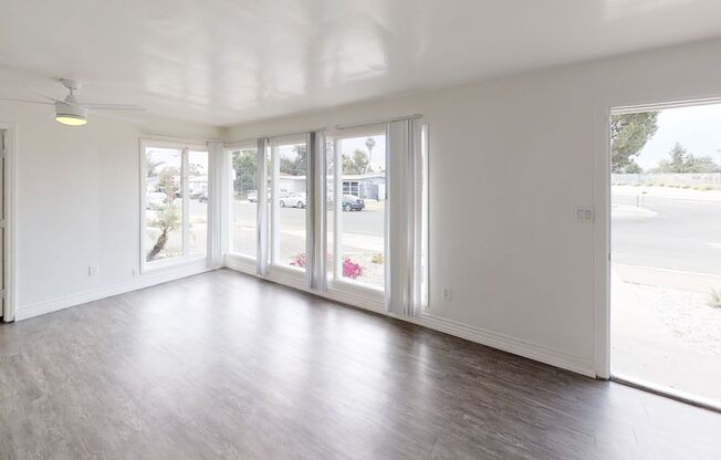 8BD/3BA, Large Yard w/ Turf!