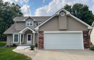 628 NE Clubhouse Dr