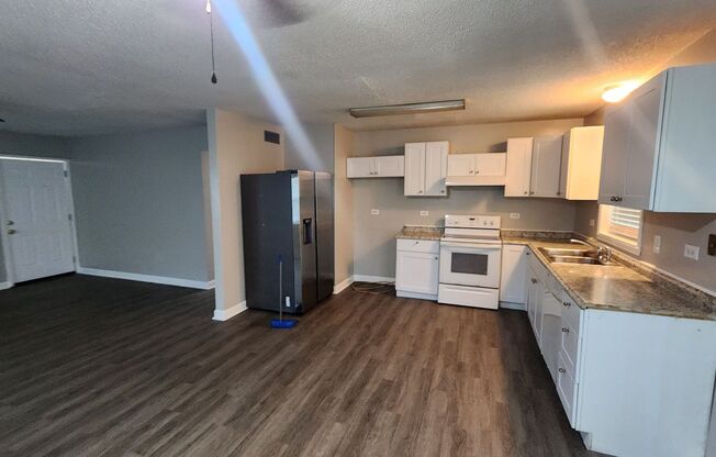 3 beds, 2 baths, $1,650