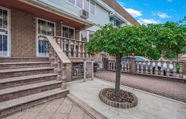 14 MCKIBBIN CT