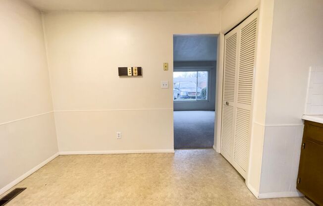 2 beds, 1 bath, 814 sqft, $800, Unit 2301 1A