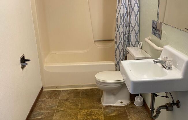 Studio, 1 bath, $750, Unit 19