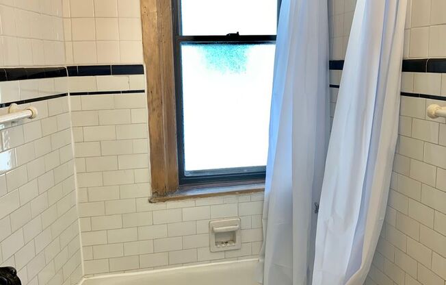 Studio, 1 bath, 300 sqft, $1,365, Unit 530-512