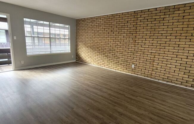2 beds, 2 baths, 925 sqft, $1,300, Unit 218