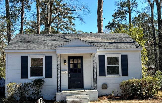 AFFORDABLE 2BEDROOM 1 BATH W/ SPACIOUS FENCED BACKYARD AND HARDWOOD FLOORS