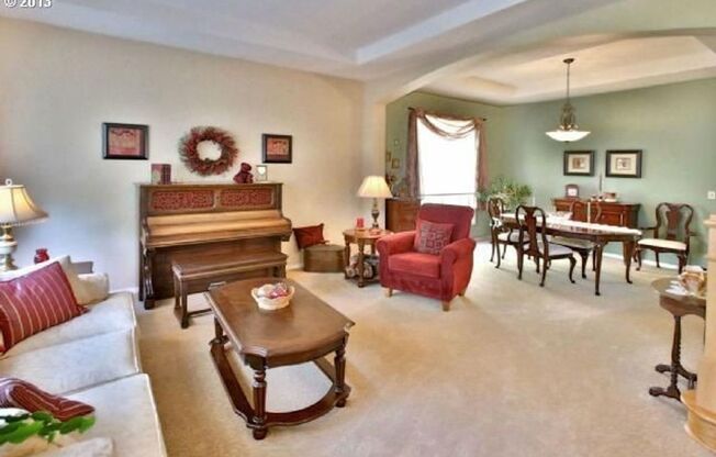 Spacious and Bright 4 Bedroom Home in Beaverton!