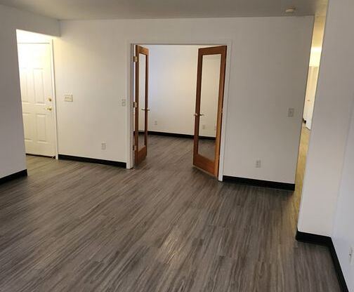 3 beds, 2 baths, $2,095, Unit Unit G