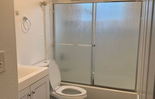 2 beds, 1 bath, $1,400