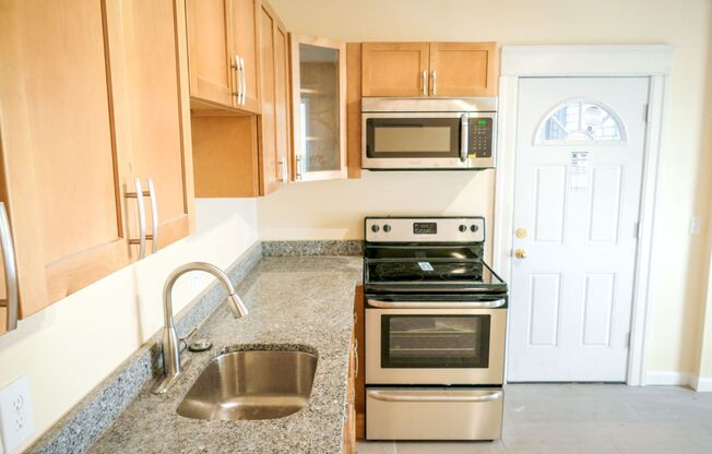 2 beds, 1 bath, 940 sqft, $1,995, Unit #4R