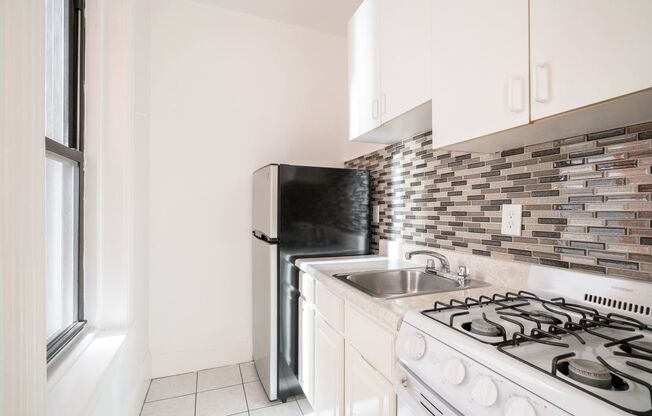 212 W 14 ST