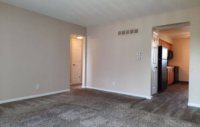 2 beds, 1.5 baths, 920 sqft, $865, Unit 712-33