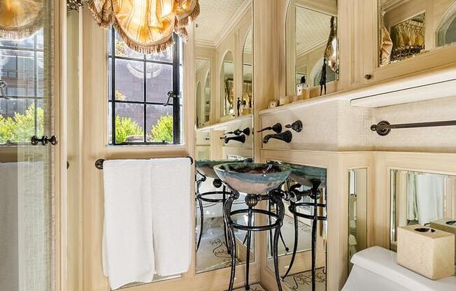 1 bed, 1 bath, $7,500, Unit PH2