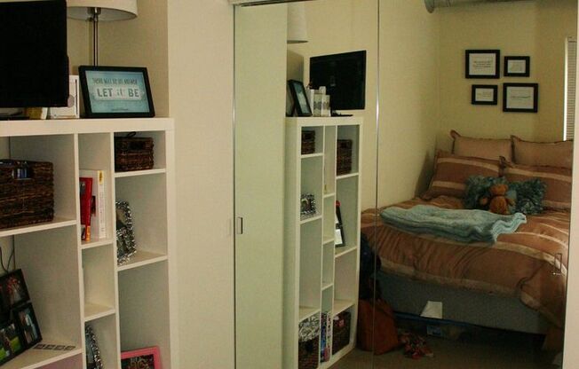 4 beds, 2 baths, $2,650, Unit 401