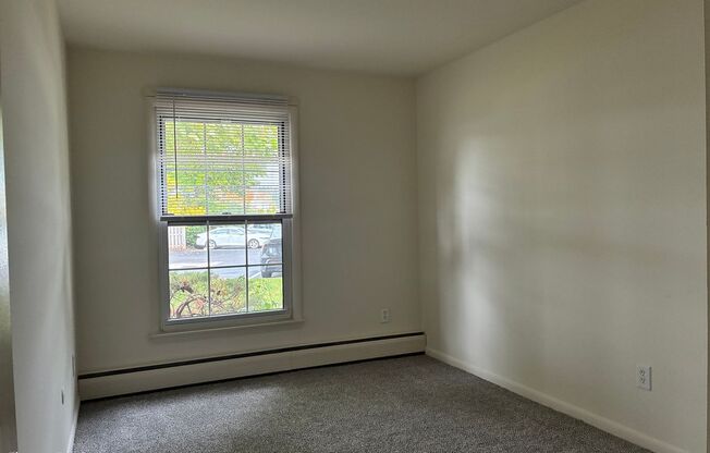 2 beds, 1 bath, 900 sqft, $1,770, Unit 00 - O- 3