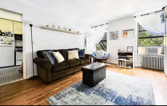 2 beds, 1 bath, $3,600, Unit 4F