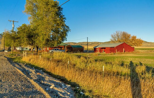 2 beds, 1 bath, 676 sqft, $1,250, Unit Log Home