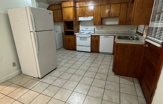 2 beds, 1.5 baths, 900 sqft, $1,440, Unit F-3