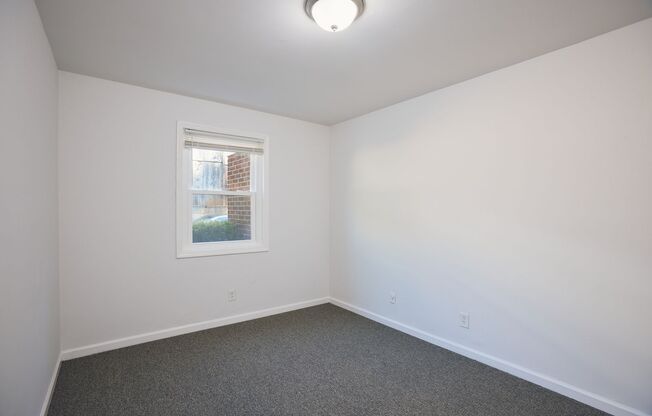 2 beds, 1 bath, $1,050, Unit 2157 Lenox Rd B2