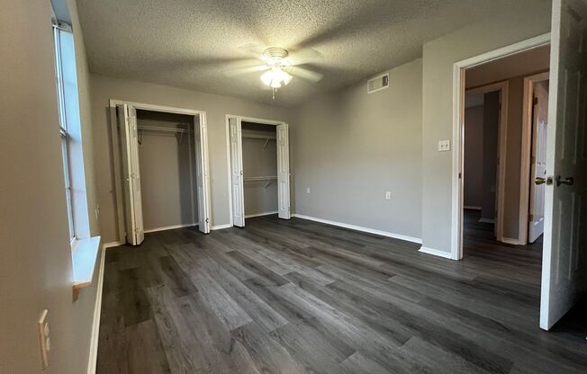 3 beds, 2 baths, $875, Unit I