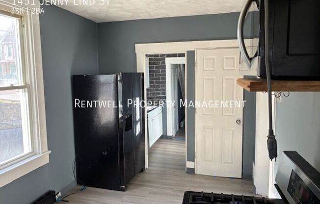 1451 JENNY LIND ST