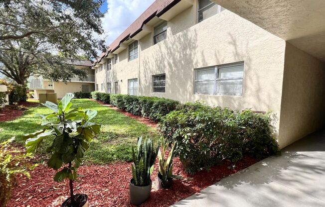 Lakeview Apartments - 5911 SW 41 St