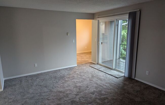 2 beds, 1 bath, 827 sqft, $1,295, Unit 04