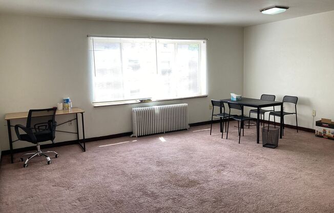 2 beds, 1 bath, 950 sqft, $1,275, Unit 5600 Fifth A312