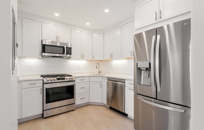 1 bed, 1 bath, 754 sqft, $3,800, Unit 34D