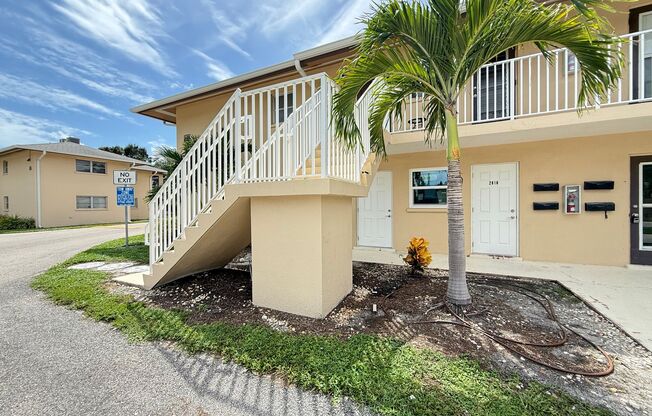 2/1 and 2/2 MAIDEN LANE APTS AVAILABLE NOW!