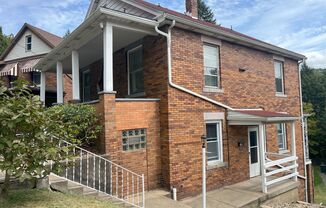 2 beds, 1 bath, $1,100, Unit 548 Valley Rd Apt B