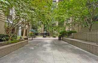 5 E 22 ST