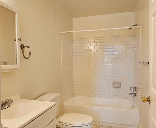 2 beds, 1 bath, 675 sqft, $1,550, Unit 106