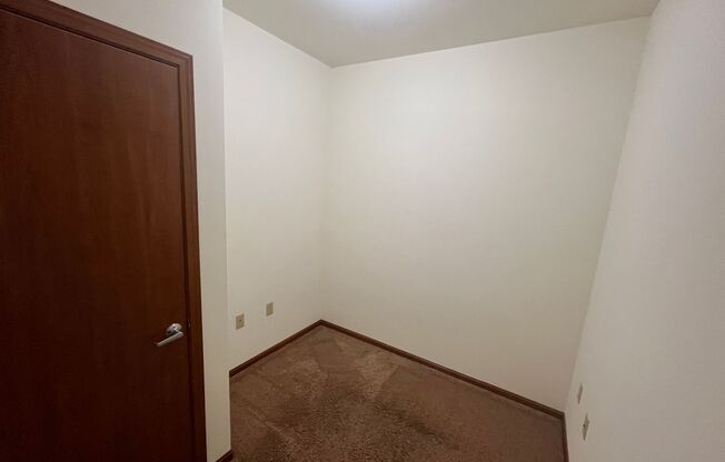 2 beds, 1 bath, 1,016 sqft, $1,600, Unit 215
