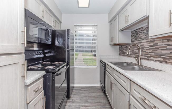 1 bed, 1 bath, 576 sqft, $855