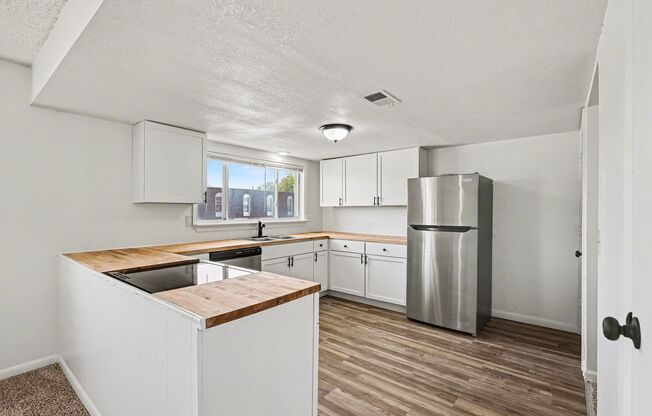 1 bed, 1 bath, 576 sqft, $995, Unit 162 Terrace-6818