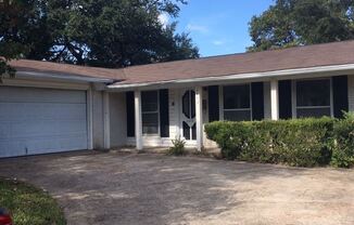 2413 Sussex Dr