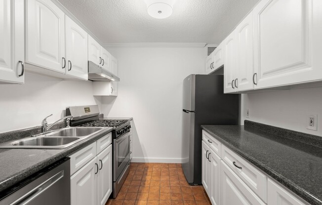 2 beds, 2 baths, 1,050 sqft, $4,050, Unit 523