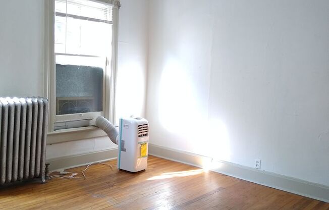 Studio, 1 bath, 550 sqft, $1,195