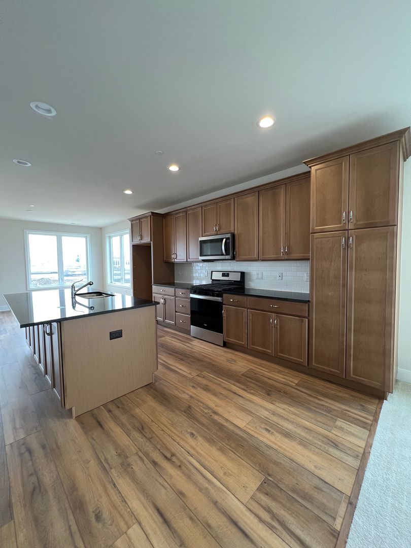 Gorgeous 3BD/2.5BA Waterfront Townhome!