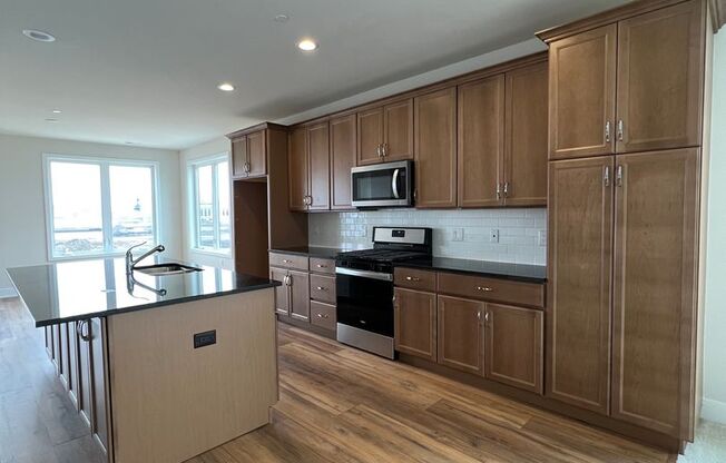 Gorgeous 3BD/2.5BA Waterfront Townhome!