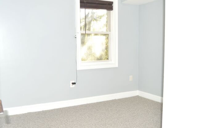 2 beds, 1 bath, $1,600, Unit #304