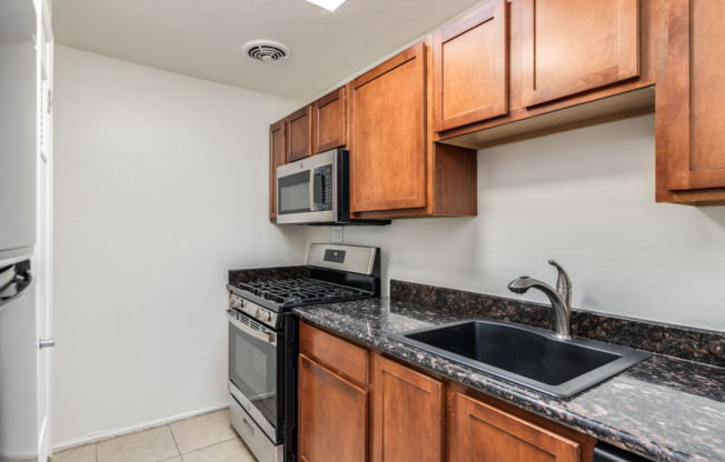 2 beds, 2 baths, 1,000 sqft, $1,299, Unit 24