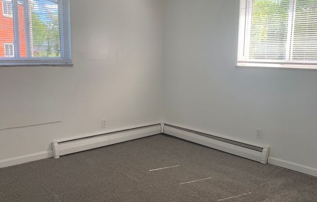 3 beds, 1 bath, 960 sqft, $1,200, Unit 124