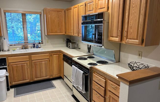 2 beds, 2 baths, $3,000, Unit # 212