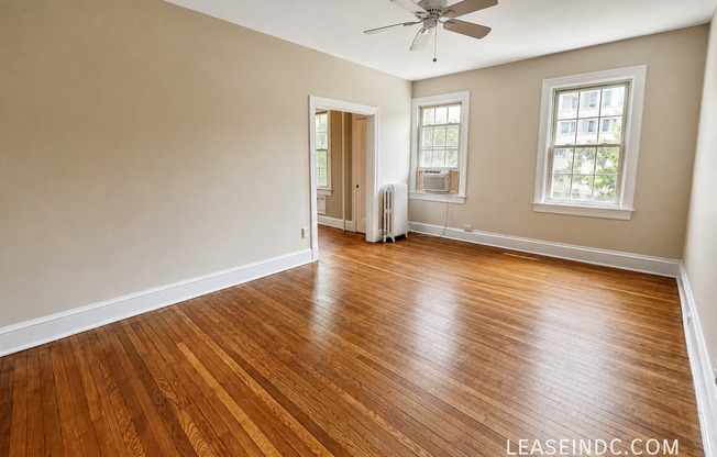5402 CONNECTICUT AVE NW
