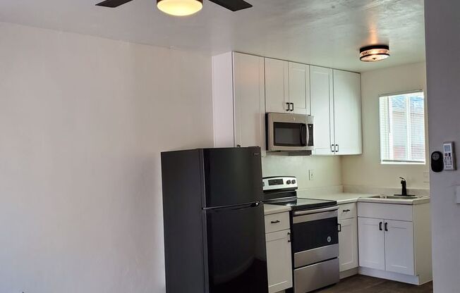 1 bed, 1 bath, 376 sqft, $956, Unit 427